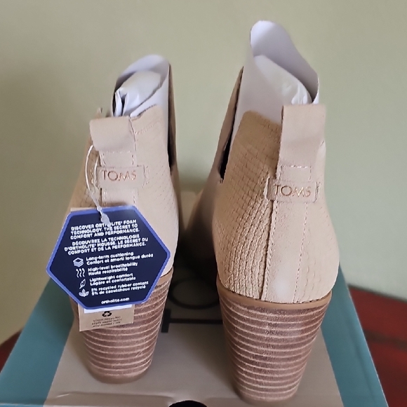 Toms Suede Oatneal Ankle Wedgd Booties - Picture 5 of 6